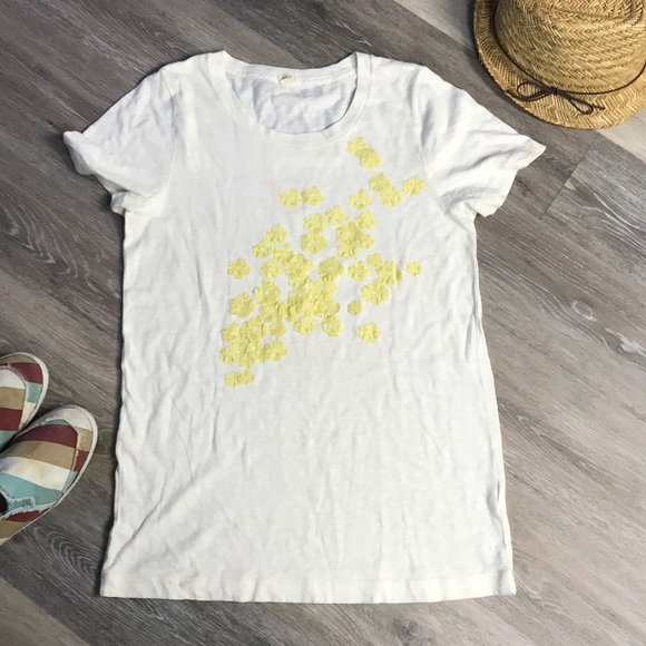 J. Crew Tops - J. Crew Floral T-shirt sz Large